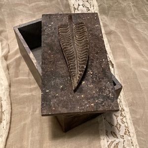 Soapstone box leaf 8’x4’